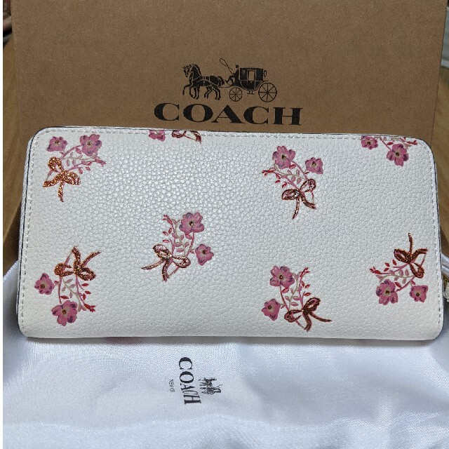 COACH(コーチ)のCOACH  長財布　ラウンドファスナー　花柄４白 レディースのファッション小物(財布)の商品写真