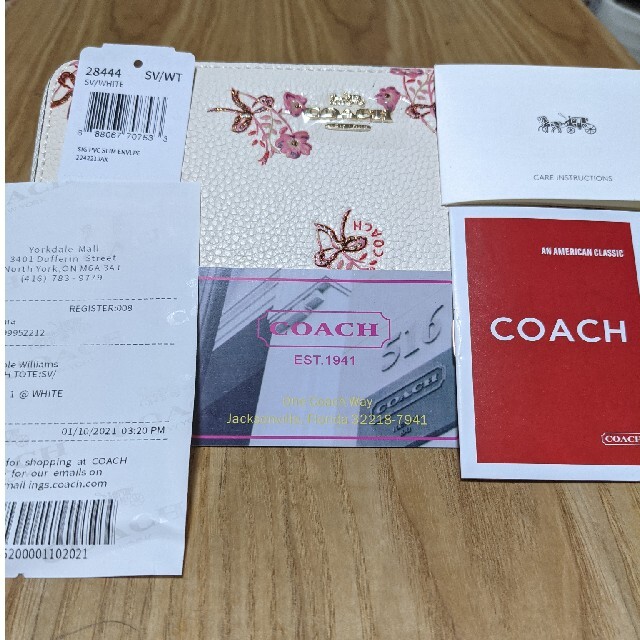 COACH(コーチ)のCOACH  長財布　ラウンドファスナー　花柄４白 レディースのファッション小物(財布)の商品写真