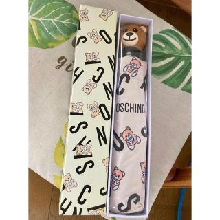 モスキーノ(MOSCHINO)のモスキーノ●傘●日傘●雨傘●くまちゃん●ロゴ●アイボリー●傘袋箱付き●ワンタッチ(傘)