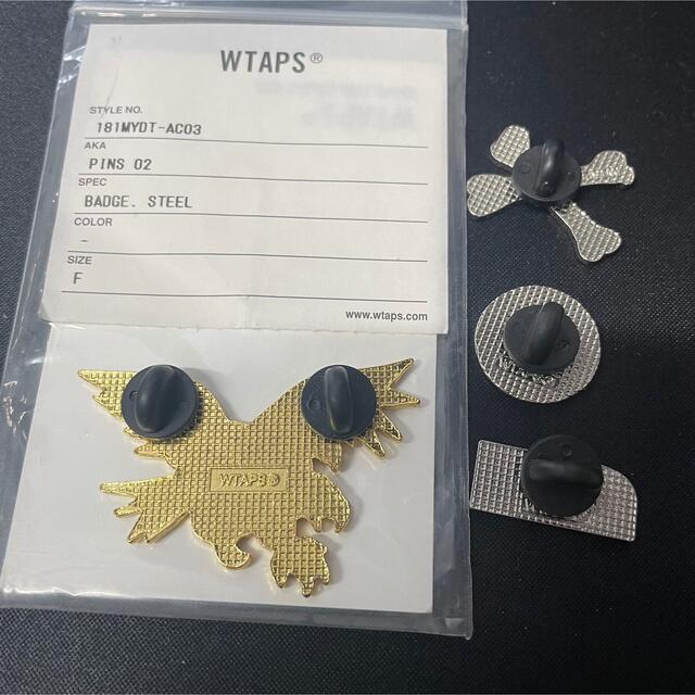 W)taps(ダブルタップス)のWTAPSピンバッジ4セットPINS BADGE メンズのファッション小物(その他)の商品写真