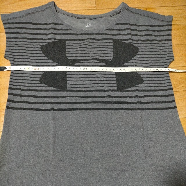 UNDER ARMOUR(アンダーアーマー)のペコ様専用　アンダーアーマー　Ｔシャツ レディースのトップス(Tシャツ(半袖/袖なし))の商品写真