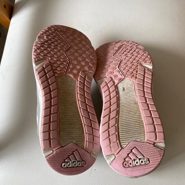 adidas(アディダス)のアディダスキッズ　女の子19センチ キッズ/ベビー/マタニティのキッズ靴/シューズ(15cm~)(スニーカー)の商品写真