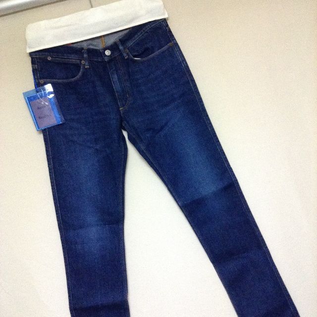 Acne Studios(アクネストゥディオズ)の新品 31-32 Acne Studios blue max デニム 9045 メンズのパンツ(デニム/ジーンズ)の商品写真