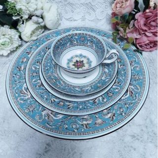 ウェッジウッド(WEDGWOOD)の【極美品!!】☆★Wedgwoodフロレンティーン★５ピースセット⑤(グラス/カップ)