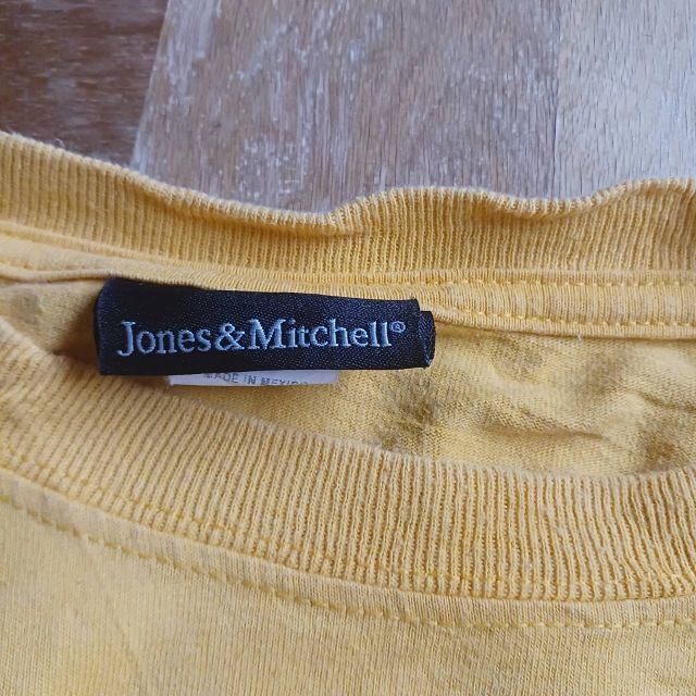 US輸入古着　Jones＆Mitchell　+ GILDANTシャツ　イエロー メンズのトップス(Tシャツ/カットソー(半袖/袖なし))の商品写真