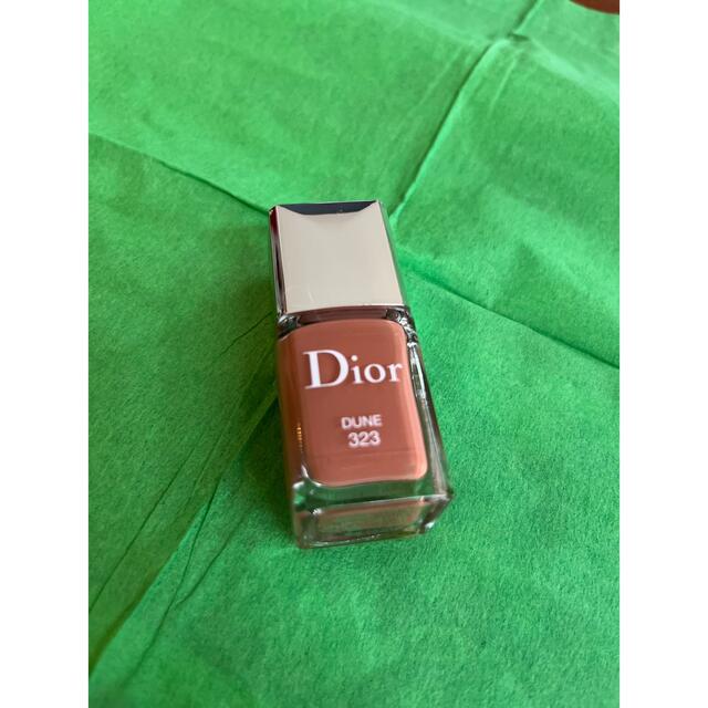 Dior(ディオール)のディオール　ヴェルニ　ネイル　323 デューン コスメ/美容のネイル(マニキュア)の商品写真