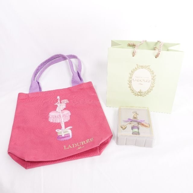 LADUREE(ラデュレ)のLADUREE ラデュレ　マカロンキーチャーム付き　限定トートバッグ レディースのバッグ(トートバッグ)の商品写真