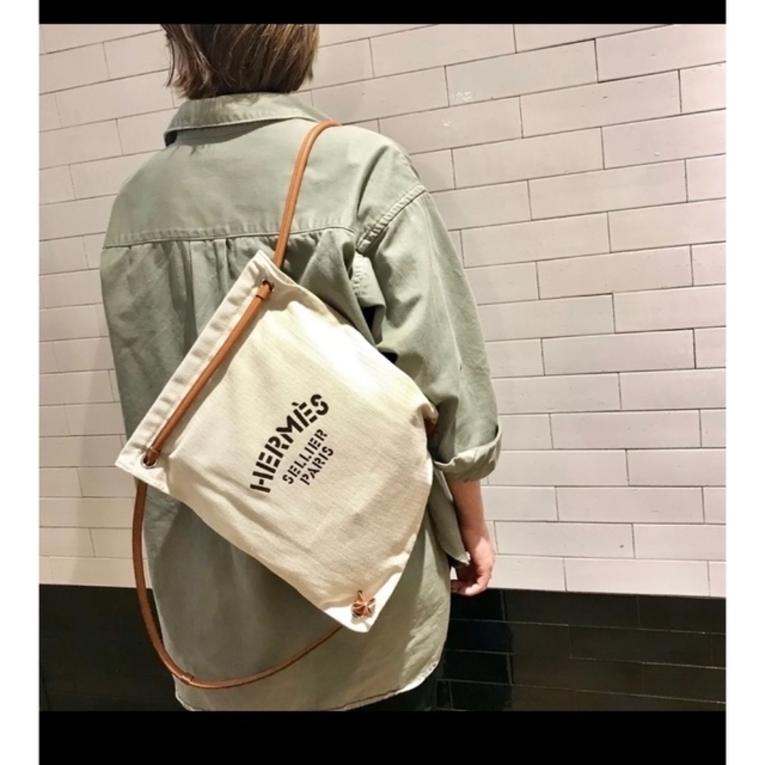 HERMES - エルメス リュック 斜めがけ ゴールド/クレ 新品未使用 HERMES - エルメス リュック 斜めがけ ゴールド/クレ 新品未使用