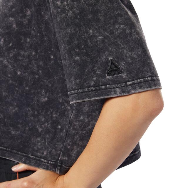 Reebok(リーボック)のReebok リーボック　ウォッシュドクロップTシャツ　ブラック レディースのトップス(Tシャツ(半袖/袖なし))の商品写真