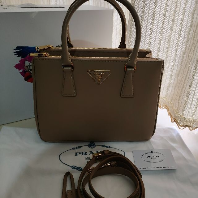 ショルダーバッグ PRADA プラダショルダーバッグ サフィアーノ