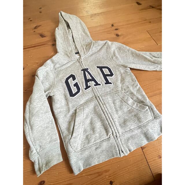 GAP(ギャップ)のGAPパーカー　キッズXSサイズ キッズ/ベビー/マタニティのキッズ服男の子用(90cm~)(ジャケット/上着)の商品写真