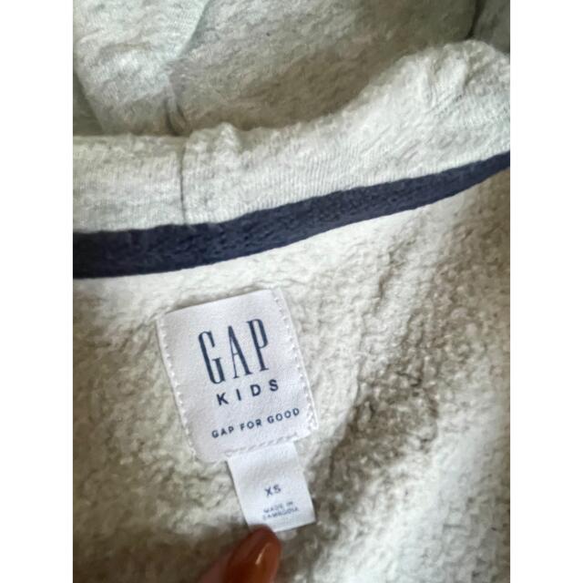 GAP(ギャップ)のGAPパーカー　キッズXSサイズ キッズ/ベビー/マタニティのキッズ服男の子用(90cm~)(ジャケット/上着)の商品写真