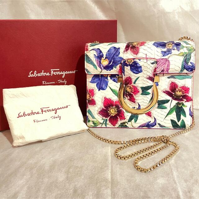 Salvatore Ferragamo - SalvatoreFerragamo花柄パイソンゴールド
