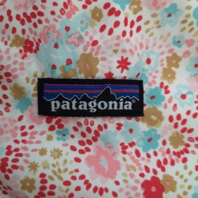 patagonia(パタゴニア)のパタゴニア　アウター　コート　100 110 ピンク　花柄　リバーシブル キッズ/ベビー/マタニティのキッズ服女の子用(90cm~)(ジャケット/上着)の商品写真