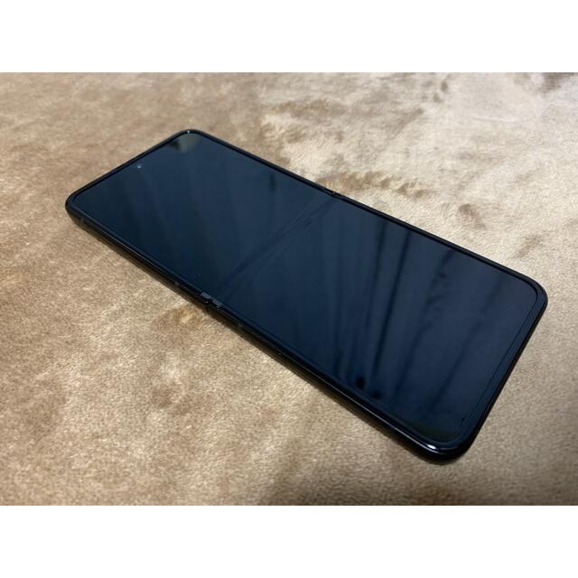 SAMSUNG(サムスン)のAU Galaxy Z Flip 3 5G SCG12 ブラック 公式ケース付き スマホ/家電/カメラのスマートフォン/携帯電話(スマートフォン本体)の商品写真