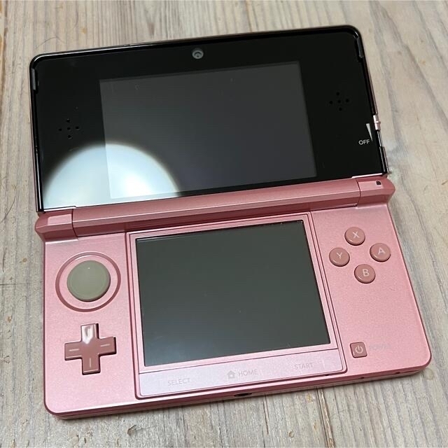 ニンテンドー3DS(ニンテンドー3DS)のニンテンドー　任天堂　3DS  ミスティピンク　SDカード・充電器付き エンタメ/ホビーのゲームソフト/ゲーム機本体(家庭用ゲーム機本体)の商品写真