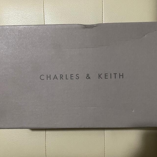 Charles and Keith(チャールズアンドキース)のCHARLES&KEITH メタリックスカルプチャーヒールテクスチャードパンプス レディースの靴/シューズ(ハイヒール/パンプス)の商品写真