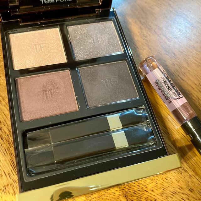 トムフォード TOMFORD アイカラークォード 39C バイオレットサテンのサムネイル