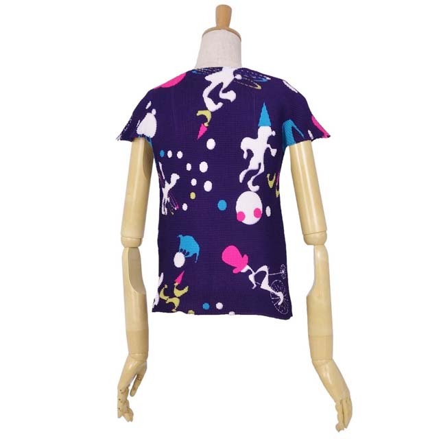 ISSEY MIYAKE(イッセイミヤケ)のイッセイミヤケ Tシャツ カットソー プリーツ 半袖 3(L相当) パープル レディースのトップス(Tシャツ(半袖/袖なし))の商品写真