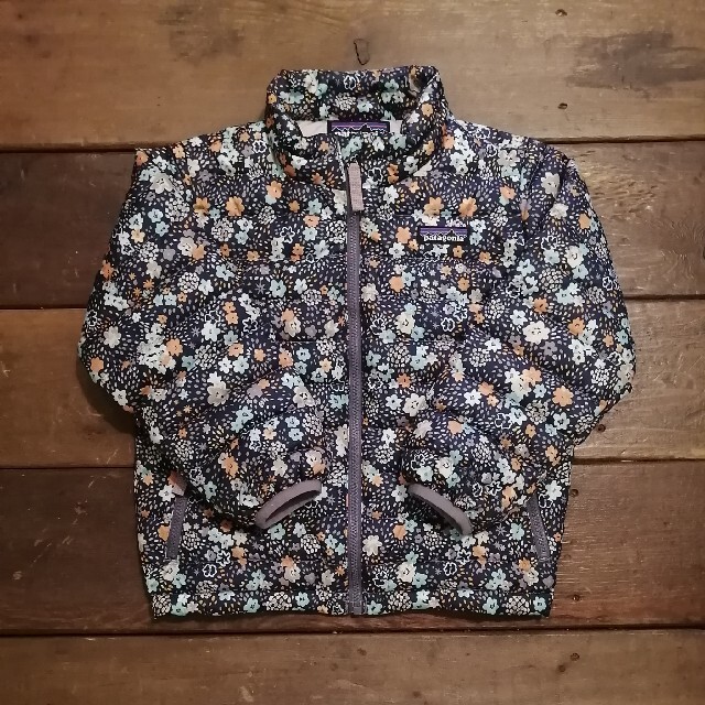 patagonia　パタゴニア　キッズ　ダウン　4T