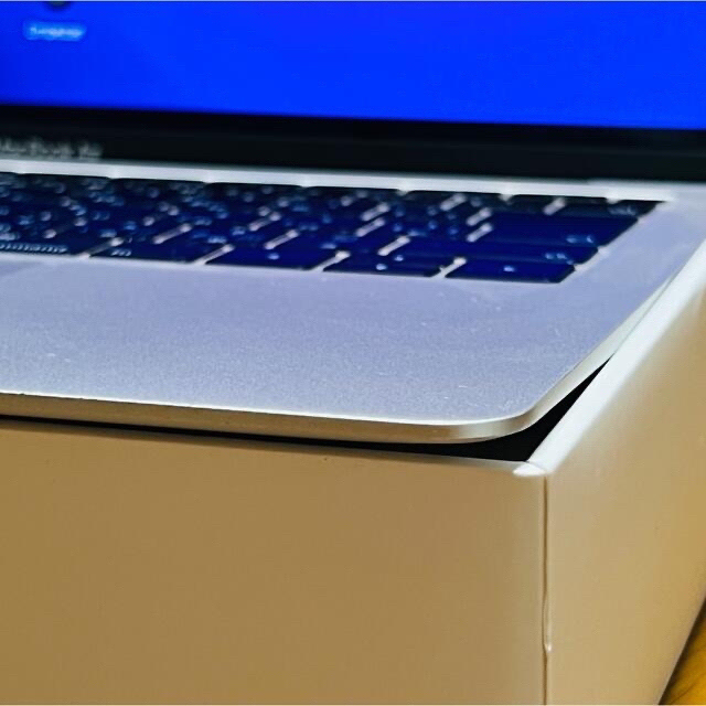 MacBook Air (Retina, 13-inch, 2019) 4
