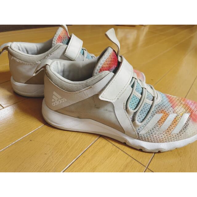 adidas(アディダス)のアディダス　23cm キッズ/ベビー/マタニティのキッズ靴/シューズ(15cm~)(スニーカー)の商品写真