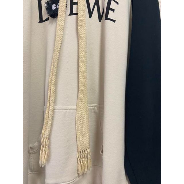 loewe となりのトトロ まっくろくろすけフーディ | sweatreno.com