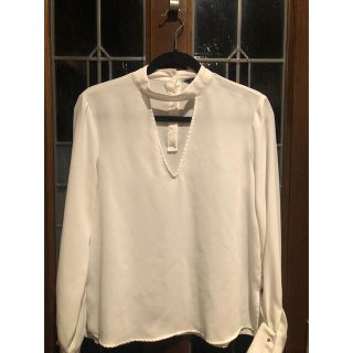 ザラ(ZARA)のZARA BASIC ホワイトにゴールドボタン ブラウス(シャツ/ブラウス(長袖/七分))