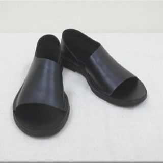 PUNTO PIGRO 変形 フラットサンダル ブラック プントピグロの通販 by