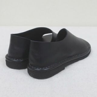 PUNTO PIGRO 変形 フラットサンダル ブラック プントピグロ-