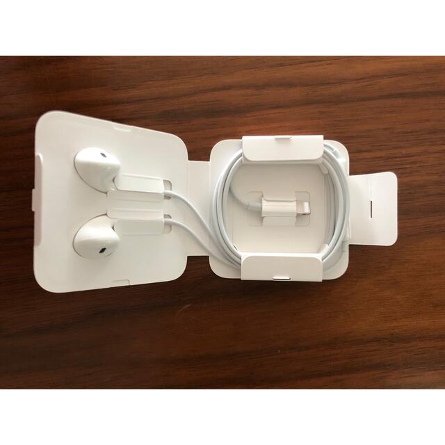 Apple(アップル)のiPhoneのイヤホン スマホ/家電/カメラのオーディオ機器(ヘッドフォン/イヤフォン)の商品写真