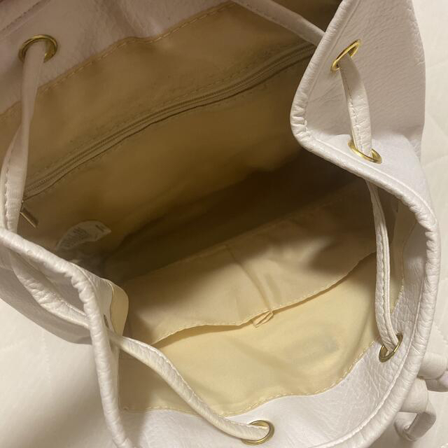 白　リュック レディースのバッグ(リュック/バックパック)の商品写真