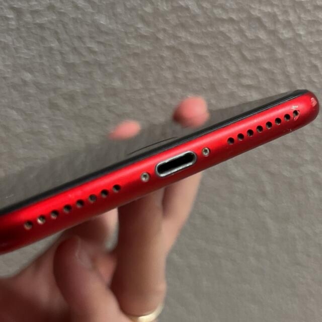 iPhone 8 Plus 赤 レッド 256GB スマホ/家電/カメラのスマートフォン/携帯電話(スマートフォン本体)の商品写真