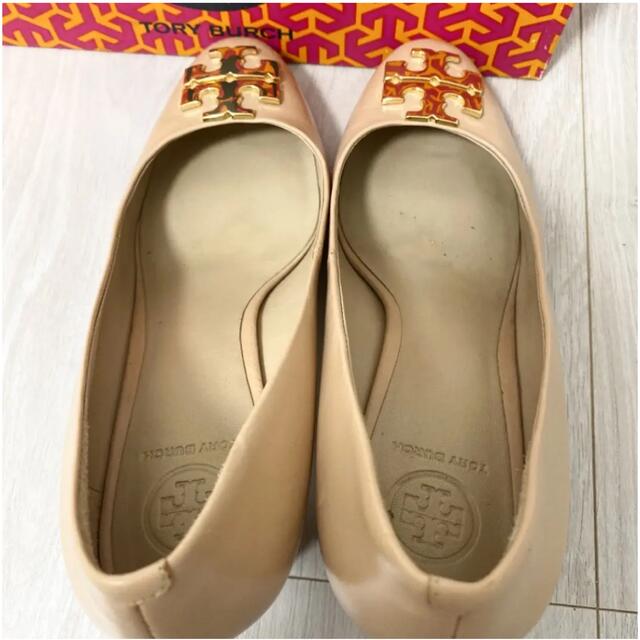 在庫新品 Tory Burch 美品！定価50600円 トリーバーチ 24.0 ベージュ パンプス ロゴの通販 by RARA's  shop｜トリーバーチならラクマ