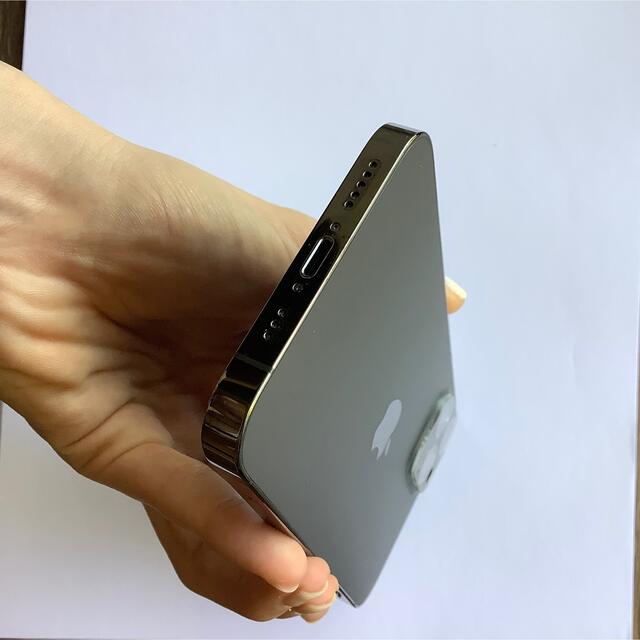 Apple(アップル)のiPhone 12 pro グラファイト128 GB  最終値下げです。 スマホ/家電/カメラのスマートフォン/携帯電話(スマートフォン本体)の商品写真