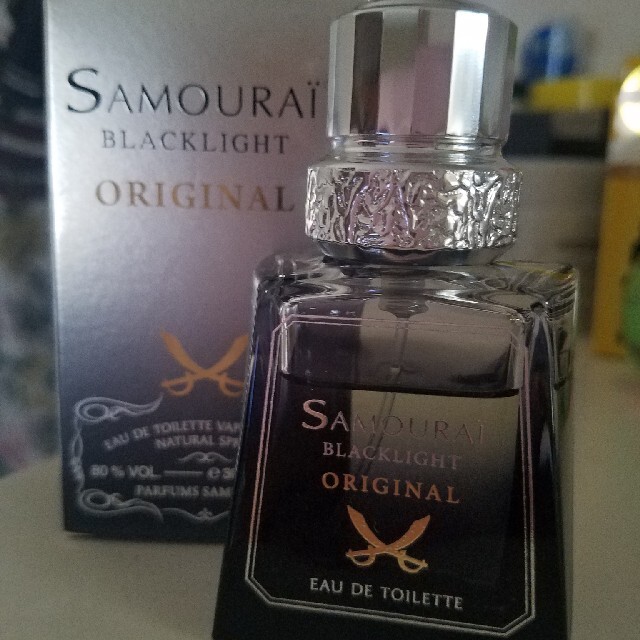 SAMOURAI(サムライ)の専用出品です。サムライ ブラックライト オリジナル EDT 30ml コスメ/美容の香水(香水(男性用))の商品写真