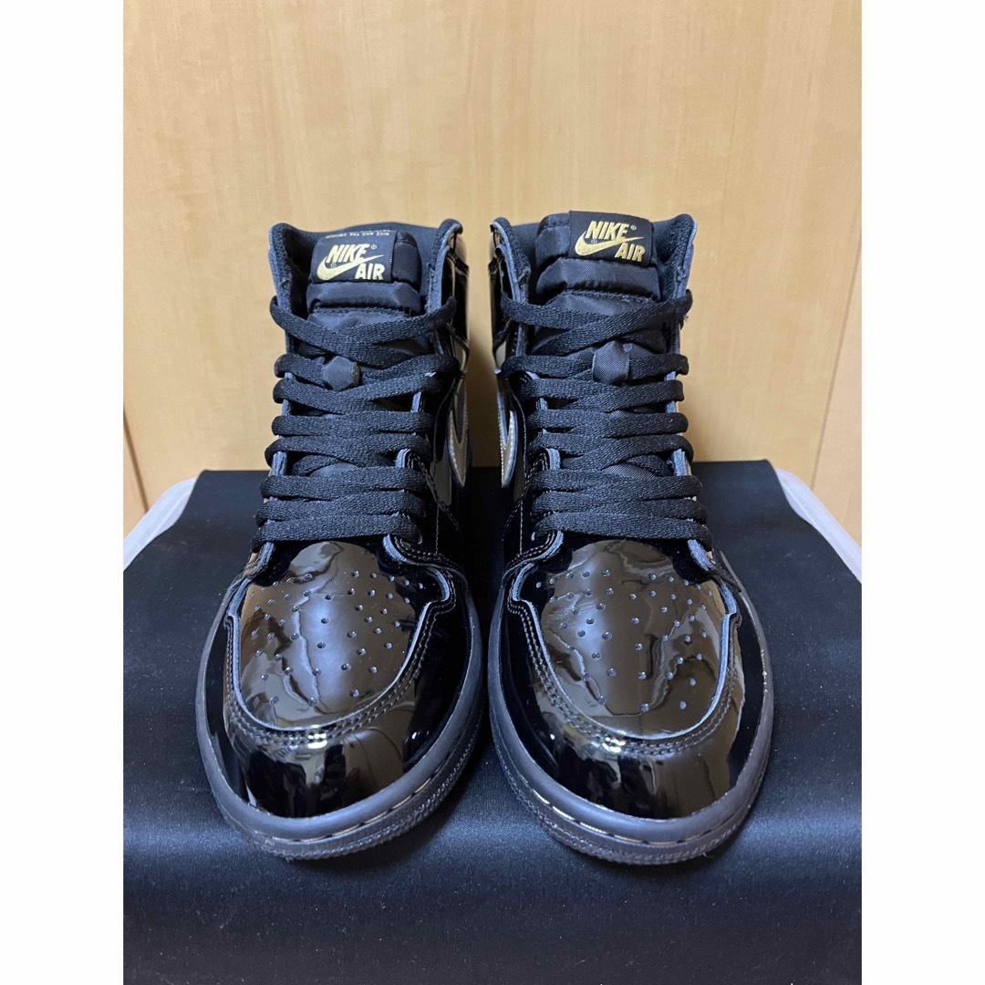 スニーカーNIKE AIR JORDAN 1 BLACKMETALIC GOLD