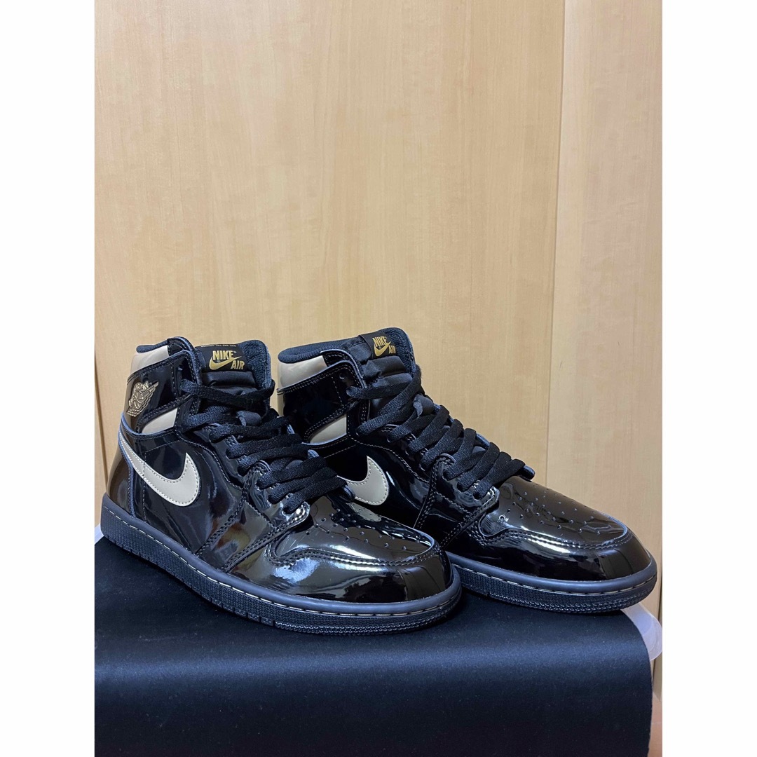 スニーカーNIKE AIR JORDAN 1 BLACKMETALIC GOLD