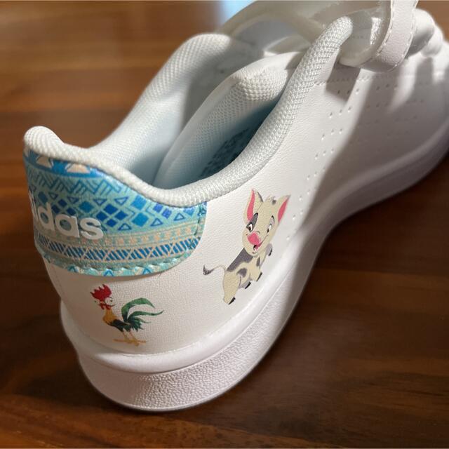 adidas(アディダス)のアディダス ADVANCOURT ディズニー モアナ プア ヘイヘイ 19cm キッズ/ベビー/マタニティのキッズ靴/シューズ(15cm~)(スニーカー)の商品写真