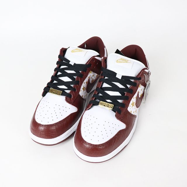 Supreme(シュプリーム)のSupreme NIKE SB Dunk Gold Stars ブラウン27cm メンズの靴/シューズ(スニーカー)の商品写真