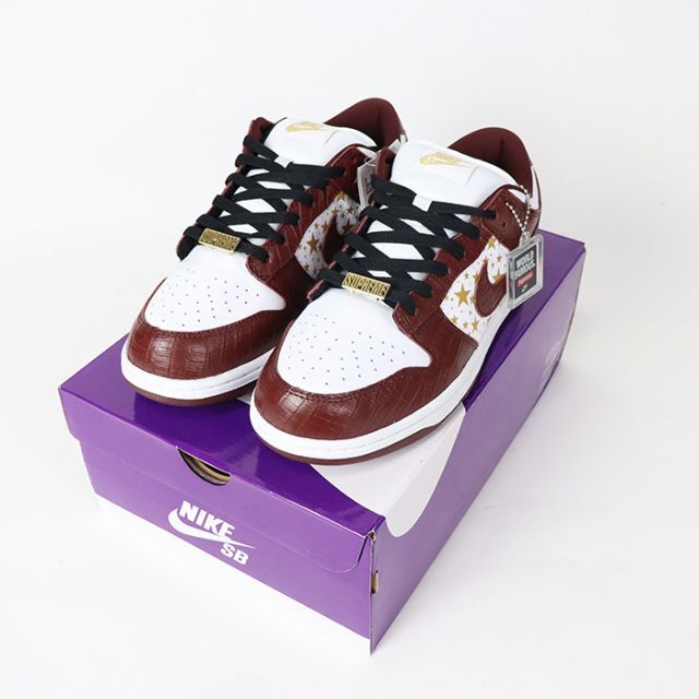 Supreme(シュプリーム)のSupreme NIKE SB Dunk Gold Stars ブラウン27cm メンズの靴/シューズ(スニーカー)の商品写真