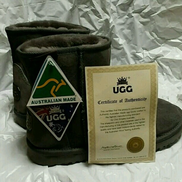 UGG(アグ)のAustralia　【マリー様専用】UGGグレー　ショート　US8　プレートタグ レディースの靴/シューズ(ブーツ)の商品写真