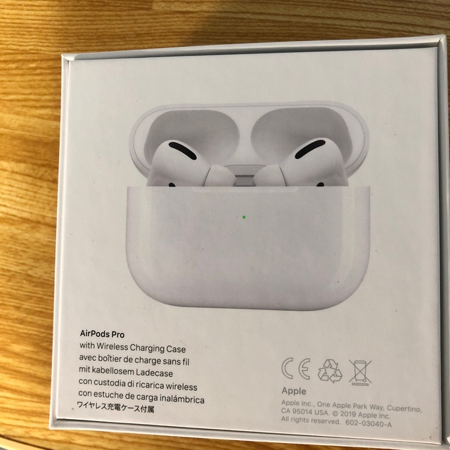 Apple(アップル)のAirPods Pro スマホ/家電/カメラのオーディオ機器(ヘッドフォン/イヤフォン)の商品写真