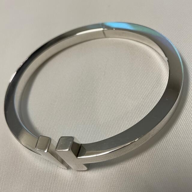 Tiffany & Co.(ティファニー)のtiffany T-SQUARE メンズのアクセサリー(バングル/リストバンド)の商品写真