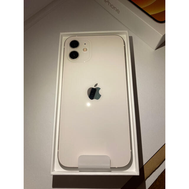 Apple(アップル)のiPhone12 ホワイト 64 スマホ/家電/カメラのスマートフォン/携帯電話(スマートフォン本体)の商品写真
