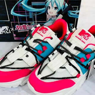 新品未使用　MTV×初音ミクコラボスニーカー ホワイト(24.0cm)(スニーカー)