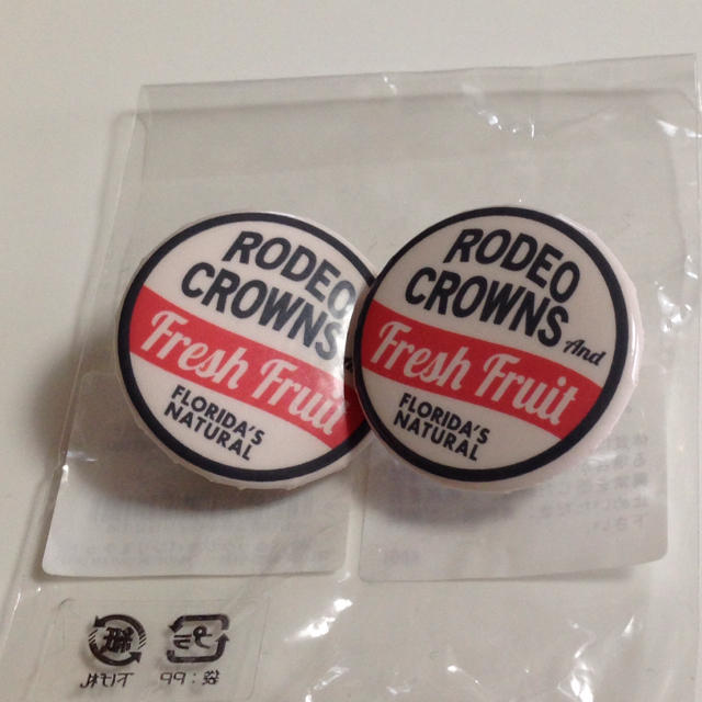 RODEO CROWNS(ロデオクラウンズ)のrodeo ♡缶バッチイヤリング レディースのアクセサリー(イヤリング)の商品写真