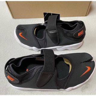 ナイキ(NIKE)の新品 NIKE ナイキ ウィメンズ エアリフトブラック オレンジ 正規品 24(サンダル)