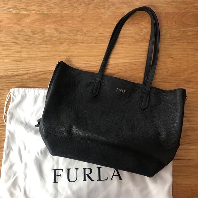 FURLA 牛革 黒トートバッグ