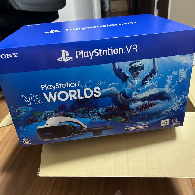 PlayStation VR(プレイステーションヴィーアール)の“PlayStation VR WORLDS”特典封入版  CUHJ-16012 エンタメ/ホビーのゲームソフト/ゲーム機本体(家庭用ゲーム機本体)の商品写真